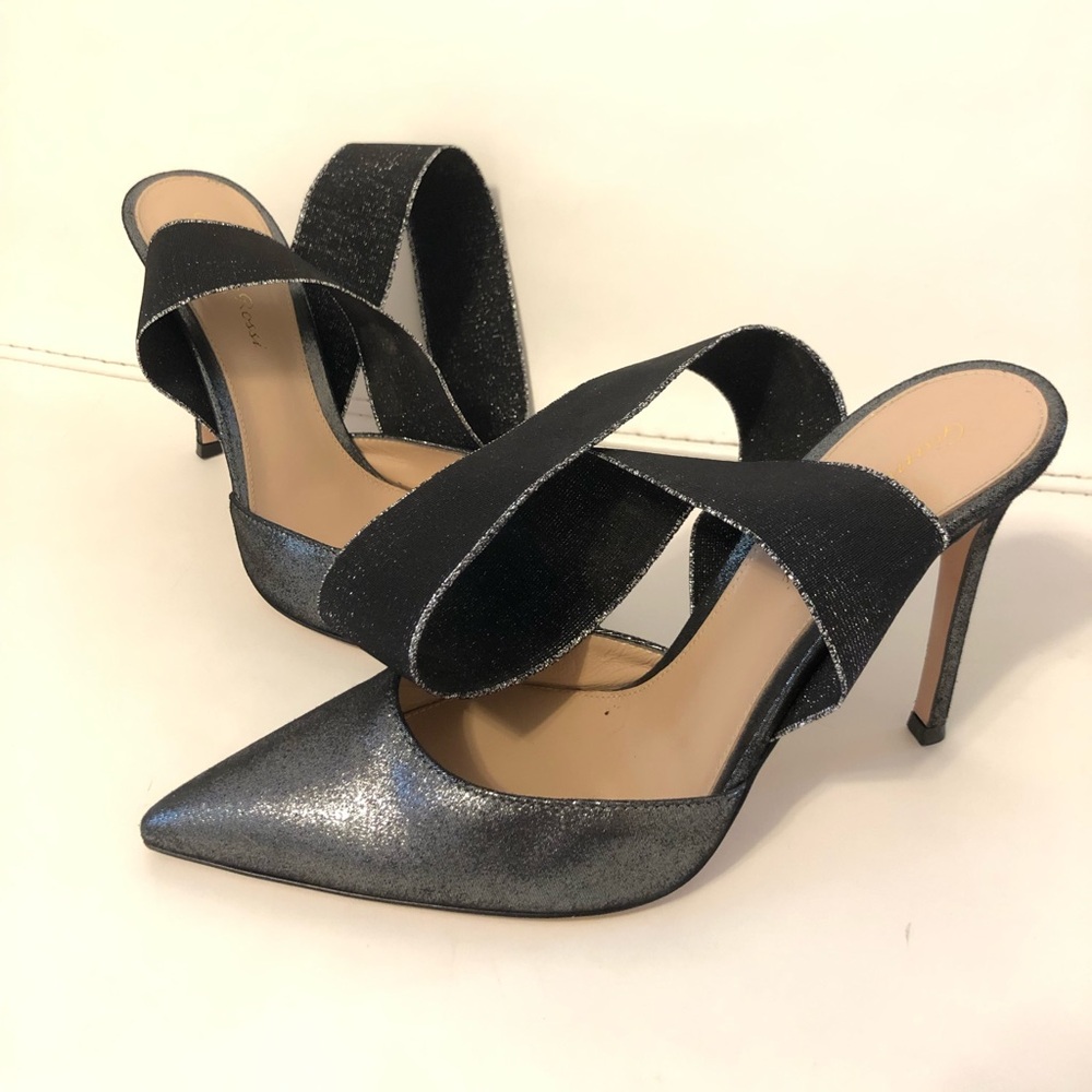 Gianvito Rossi Elegant Silver metallic heels with elastic strap size 37.5